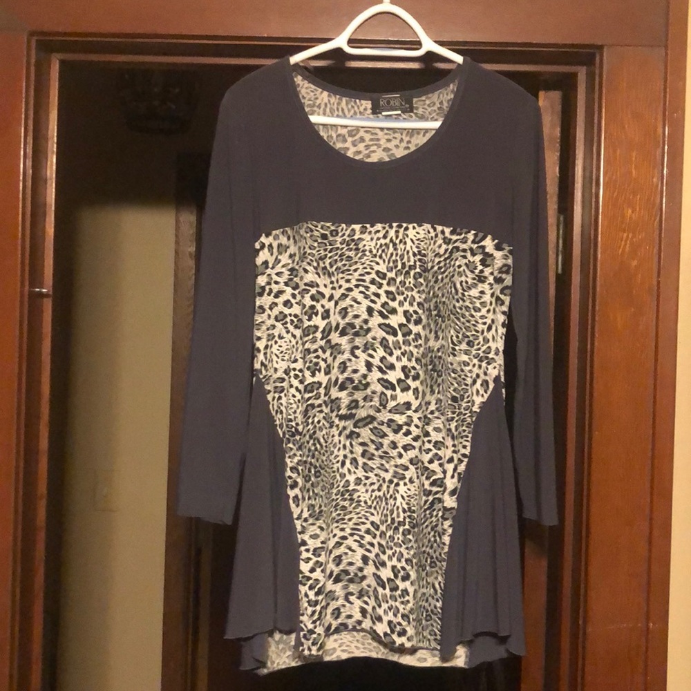 Leopard Print Spandex-Like long Sleeve!